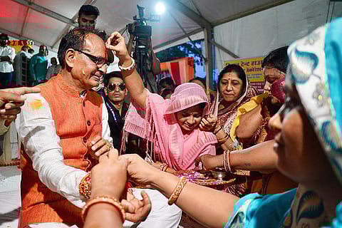 Raksha Bandhan celebration: Women tie ‘rakhis’ to Union Minister Shivraj Singh Chouhan , in Sehore
